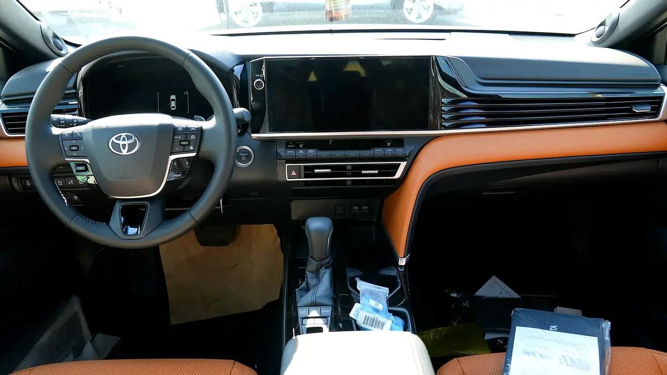 Toyota Camry LUMIERE HEV Lumiere HYBRID GCC Spec