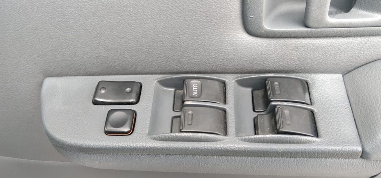 تويوتا لاند كروزر بيك آب RHD DIESEL V8 MANUAL