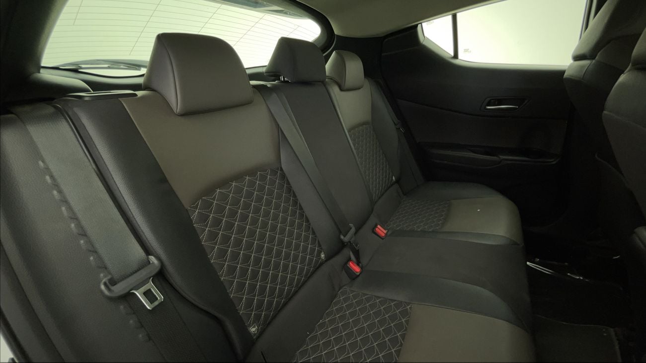 تويوتا CHR VX 1.8 | بدون دفعة مقدمة | اختبار القيادة في المنزل