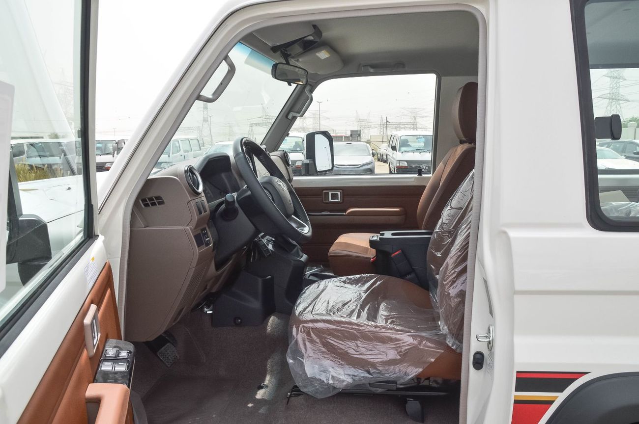 تويوتا لاند كروزر 70 TOYOTA LAND CRUISER 71 4.0L 4WD 3DOOR SUV 2025