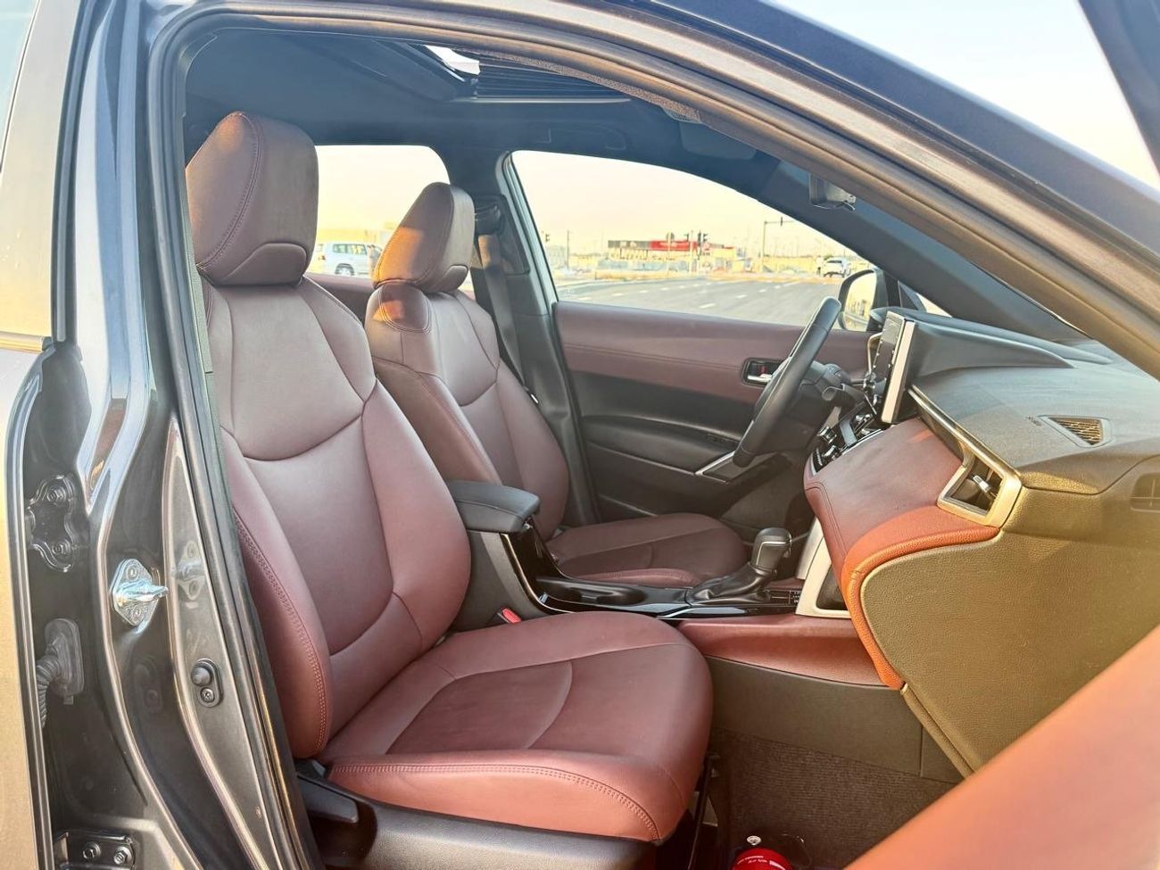 تويوتا كورولا كروس Top OF Range Corolla Cross 1.8L 2023 GCC (Hybrid) FULL OPTION