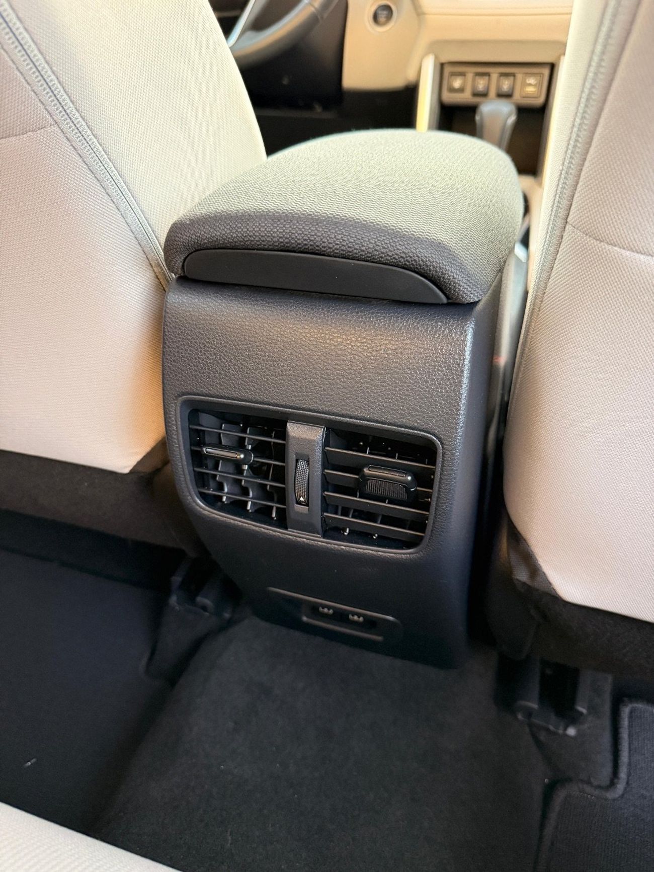 تويوتا كورولا كروس Full option 2.0 L Sunroof, push start