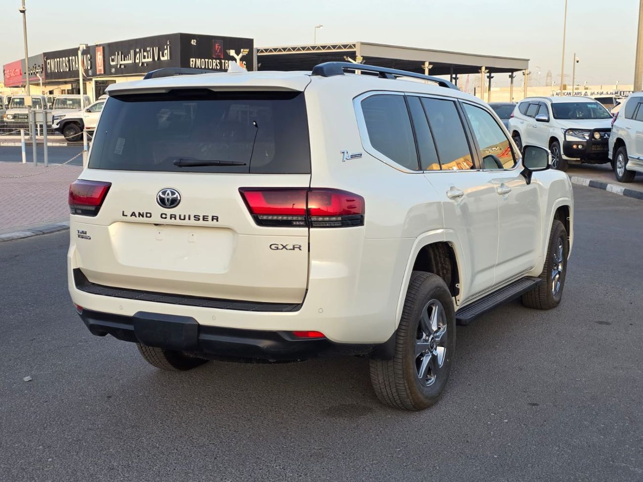 تويوتا لاند كروزر diesel 3.3 liter right hand drive in side beige sunroof leather seats