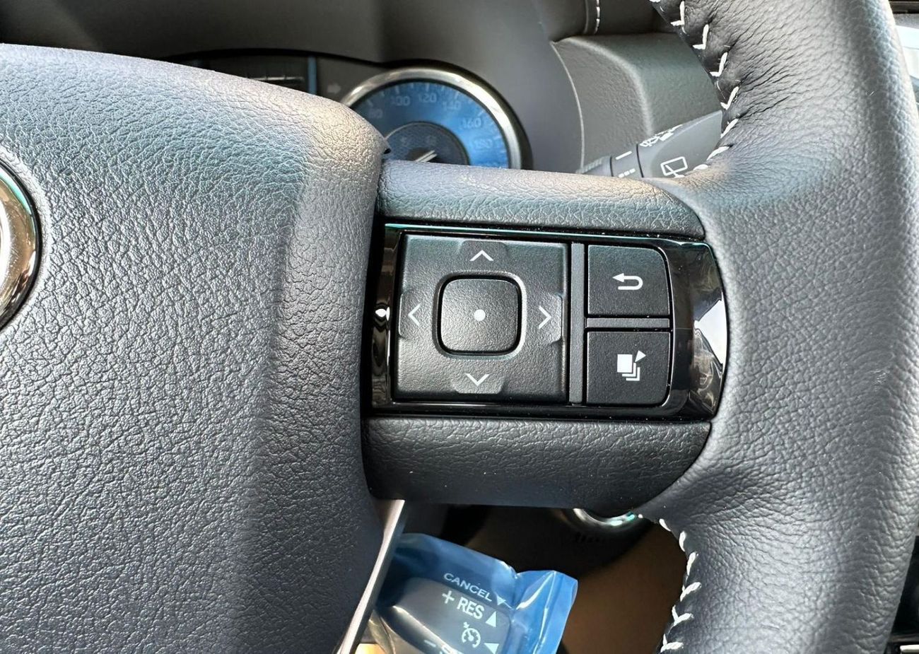 Toyota Fortuner 2025 Toyota Fortuner 4.0L AT Petrol (Black)