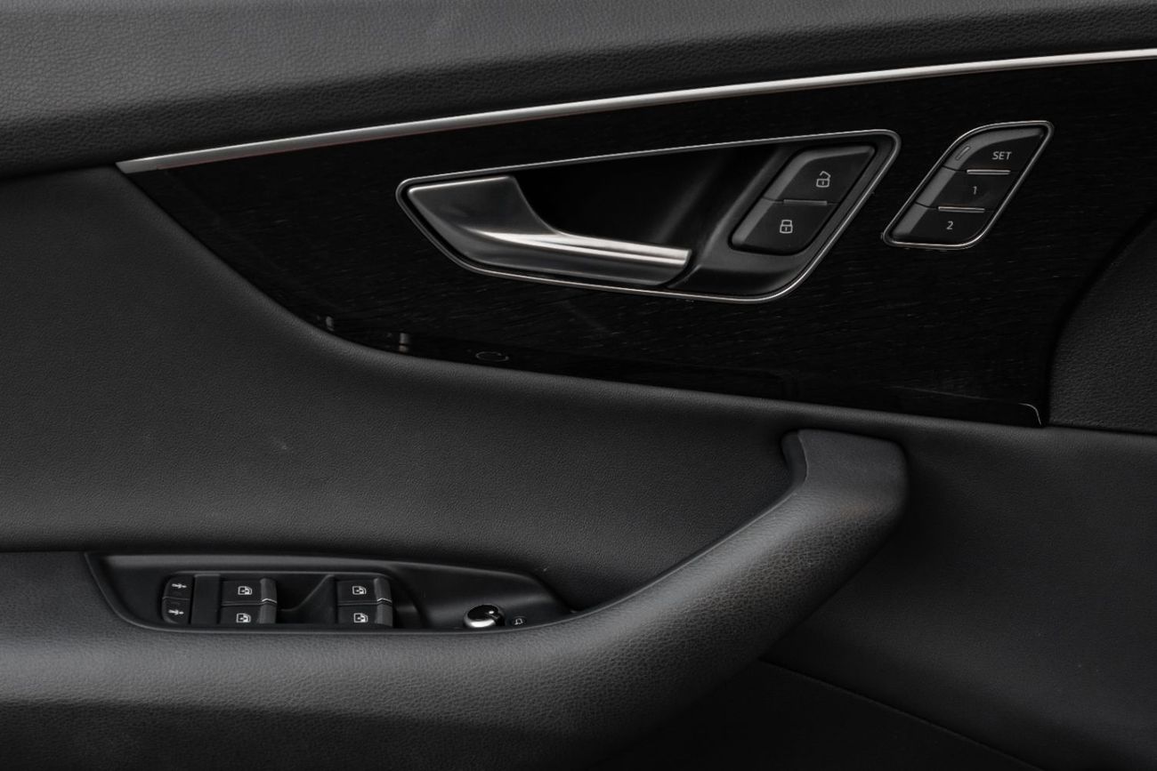 أودي Q7 Q7 S-line | 3,232 P.M | 0% Downpayment | Immaculate Condition!