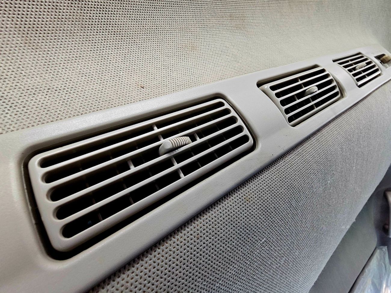 تويوتا أفانزا / PASSENGER 7 SEATS/ LOW MILEAGE