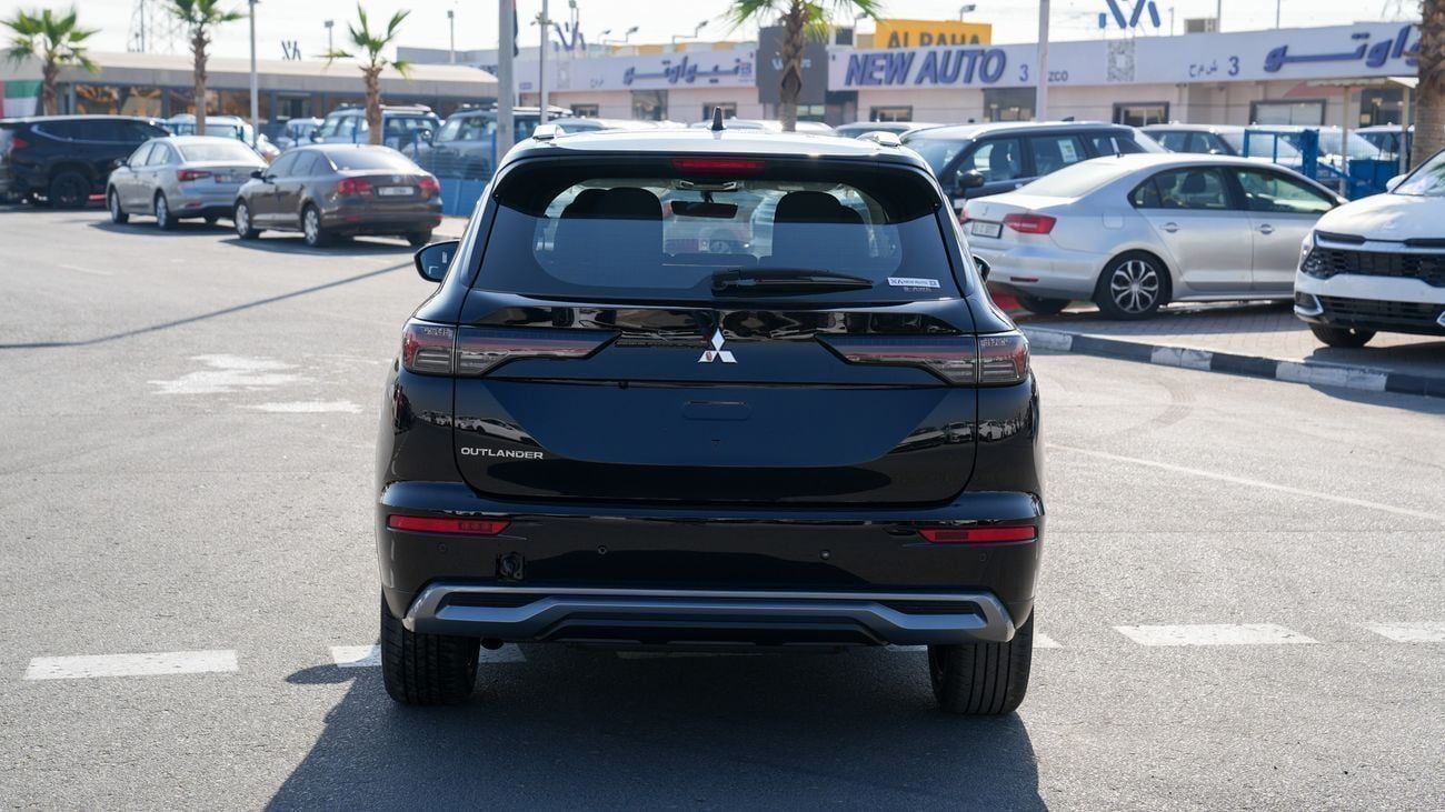 ميتسوبيشي آوتلاندر HIGHLINE ميتسوبيشي أوتلاندر 2026 – الفئة المتوسطة (G12) 2.5 لتر | SUV بسبعة مقاعد | مواصفات الخليج |