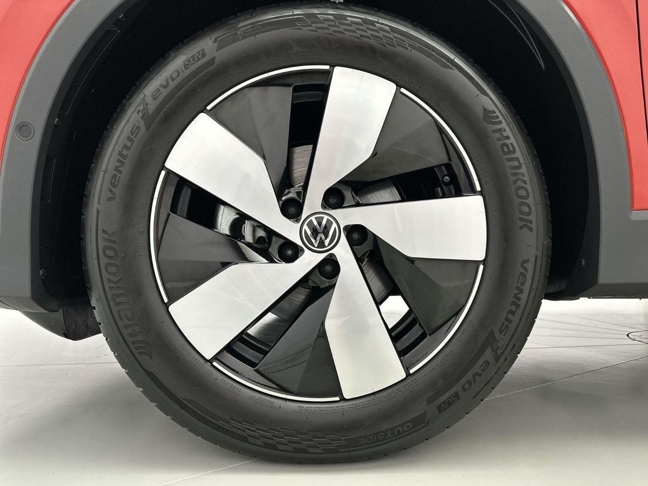 Volkswagen Tiguan Tiguan LIfe + fabric seats (REF#54467) - 28,100 AED SAVINGS from New Car
