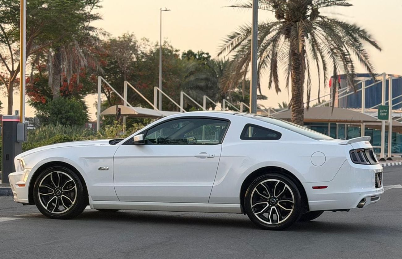 Ford Mustang PREMIUM Ford Mustang GT Premium V8 5.0L 2014 GCC Specs Full Service History Original Paint