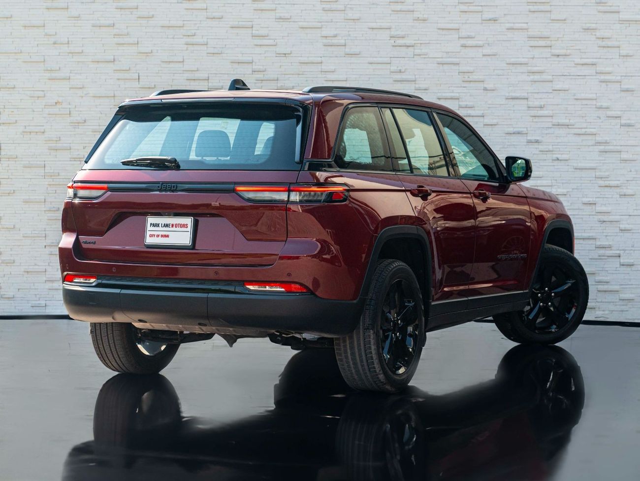 جيب جراند شيروكي AED 3,460 PM • BRAND NEW GRAND CHEROKEE ALTITUDE • BLACK PACK • OFFICIAL JEEP WARRANTY • NEW SHAPE