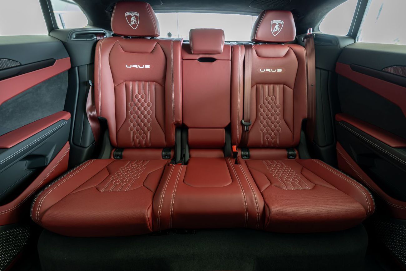 لامبورغيني اوروس S 4.0T V8 Lamborghini Urus S | Carbon Interior | Low Mileage 2024 (Warranty Available)