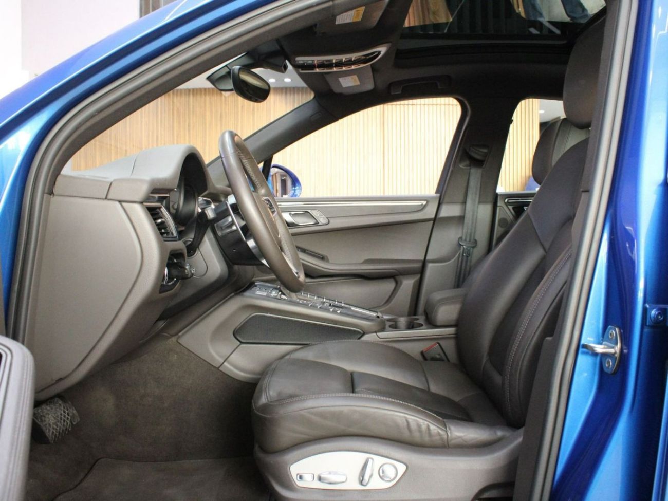 Porsche Macan - STANDARD | V4