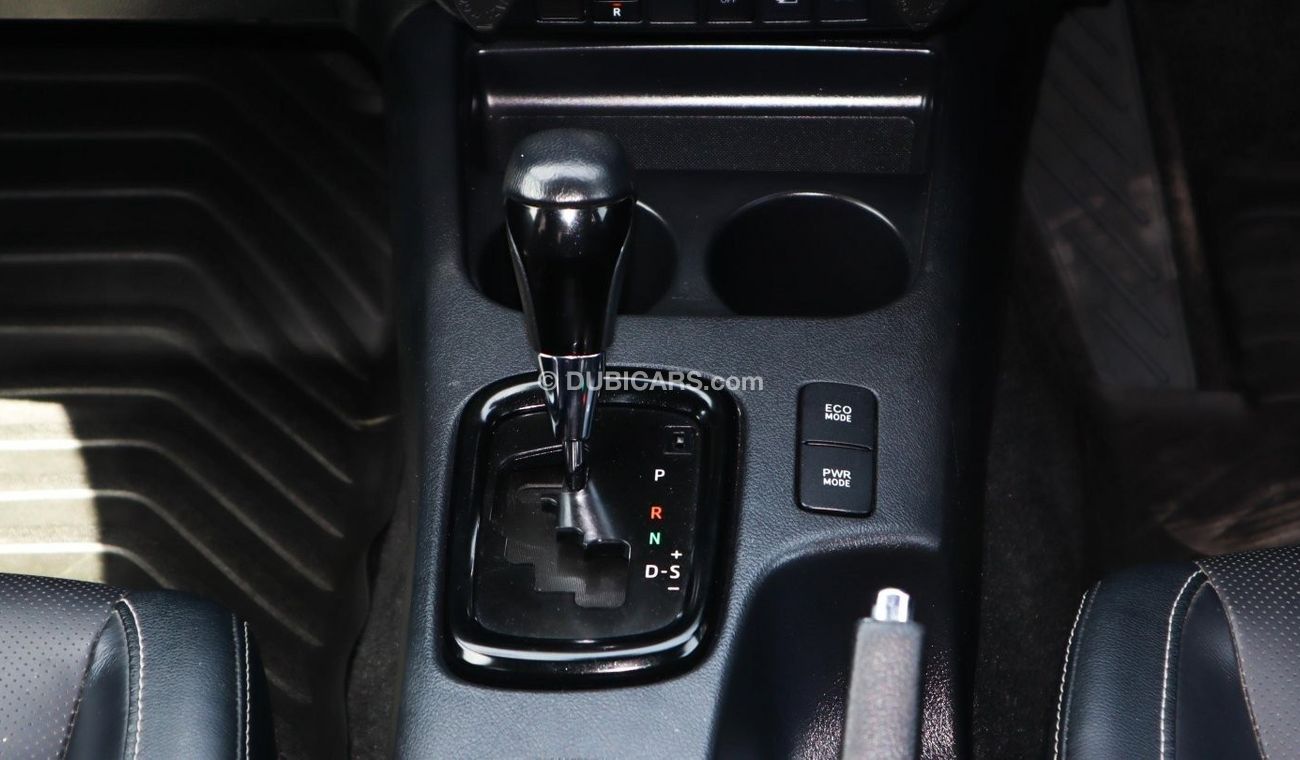 تويوتا هيلوكس SR5 Full option Clean Car