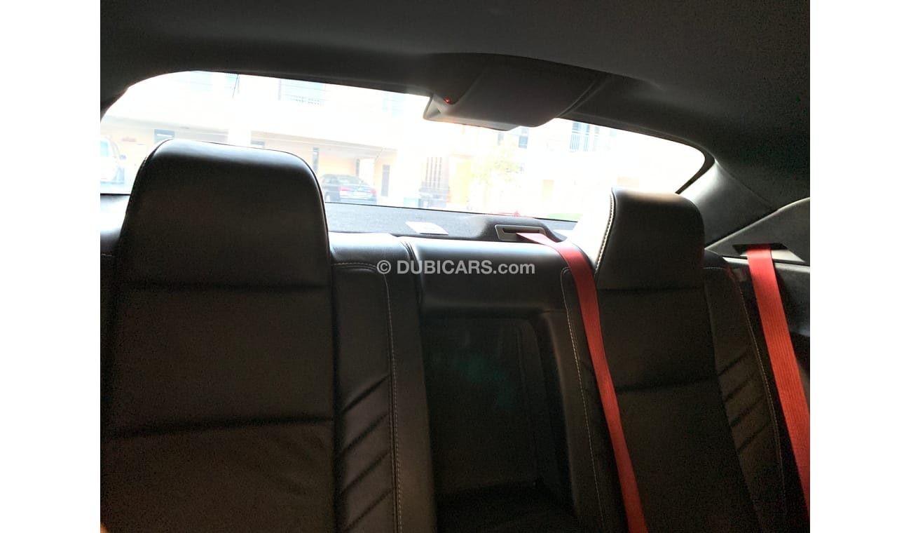 Dodge Challenger SRT8