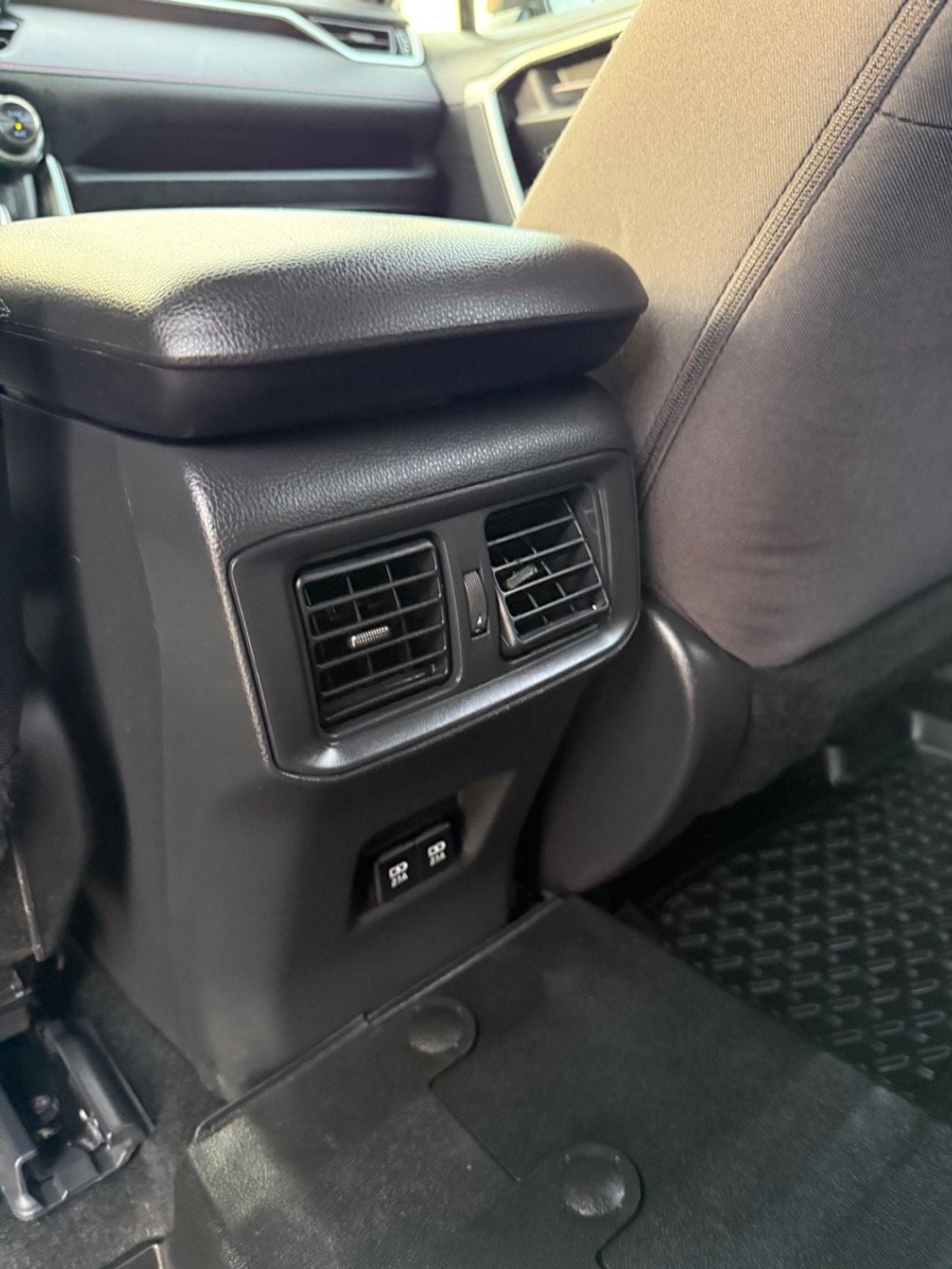 تويوتا راف ٤ VXR HEV 2.5L (219 HP) AWD