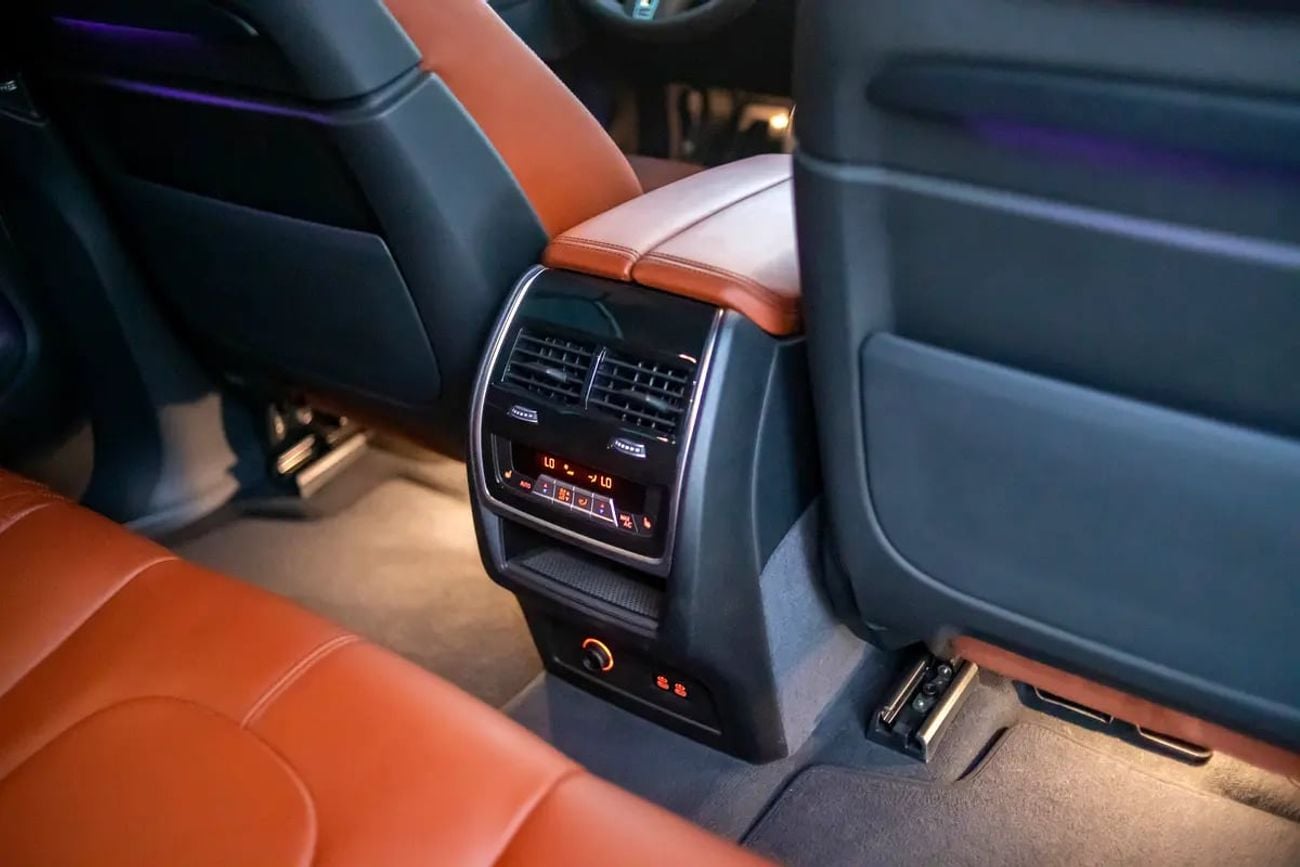 BMW X5 M60i XDRIVE M60i GCC Specs - Under Warranty and Service Contract