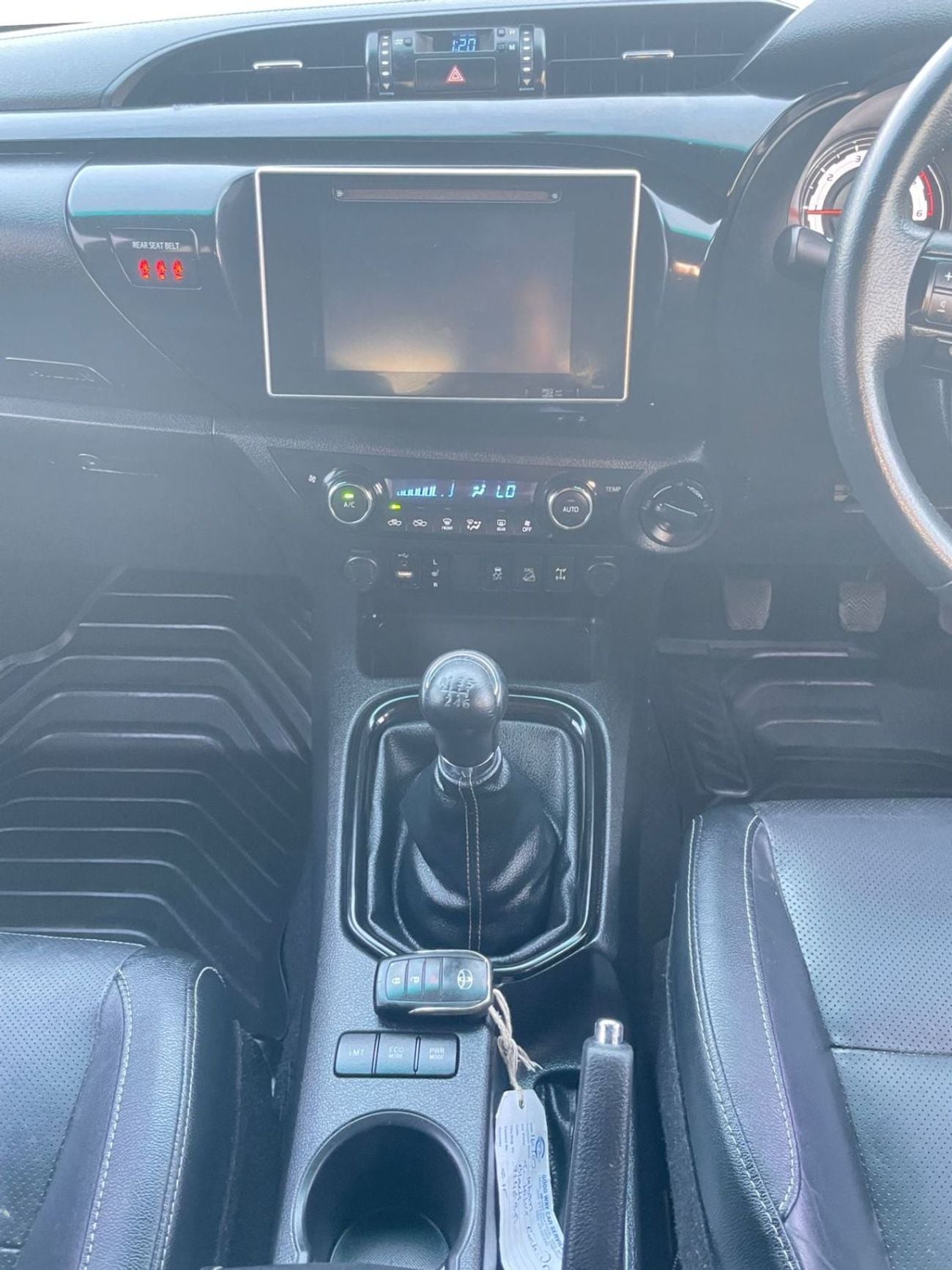 Toyota Hilux GLX RIGHT HAND VEHICLE ONLY FOR EXPORT MT