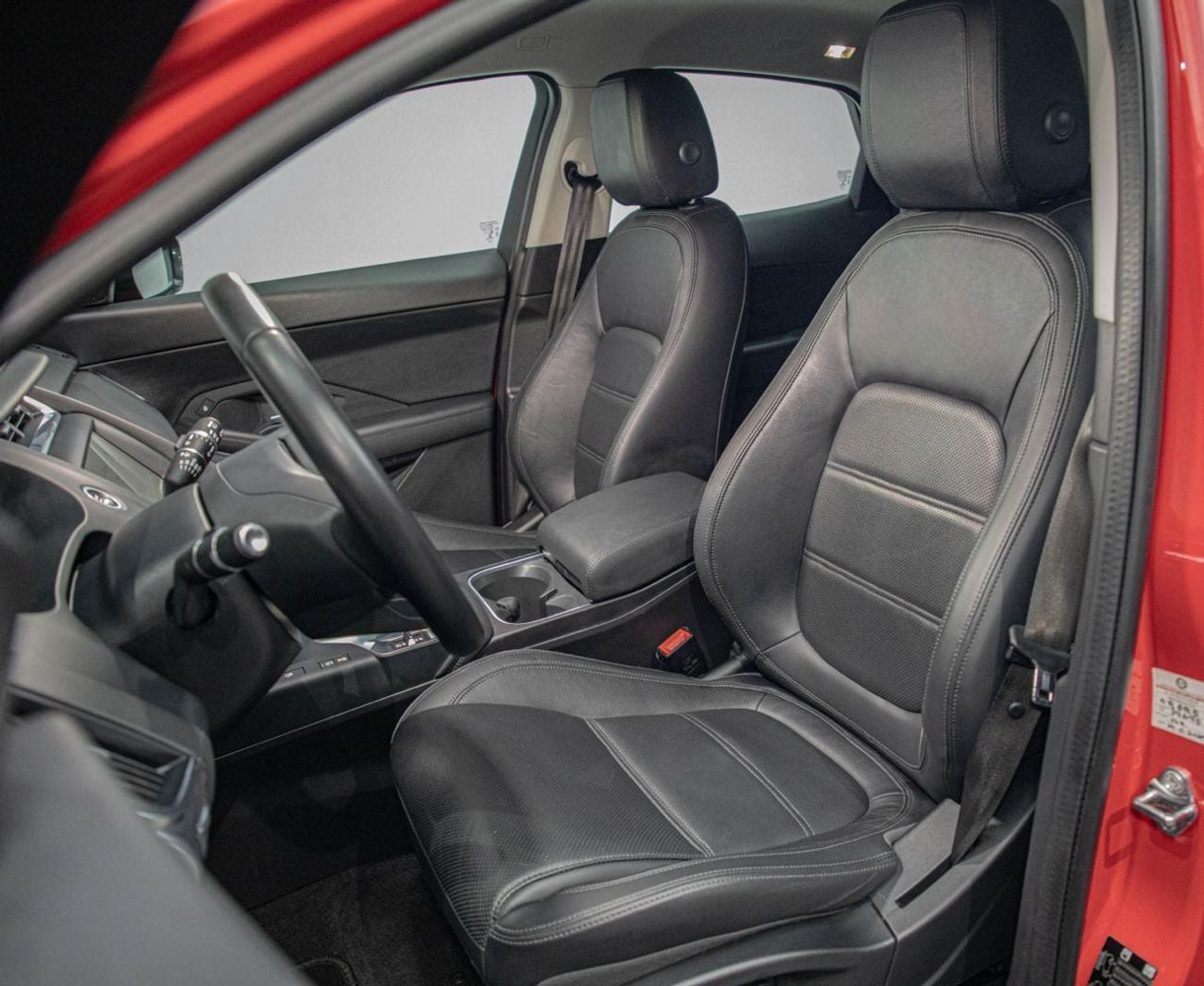 جاكوار E Pace P200 Black Edition