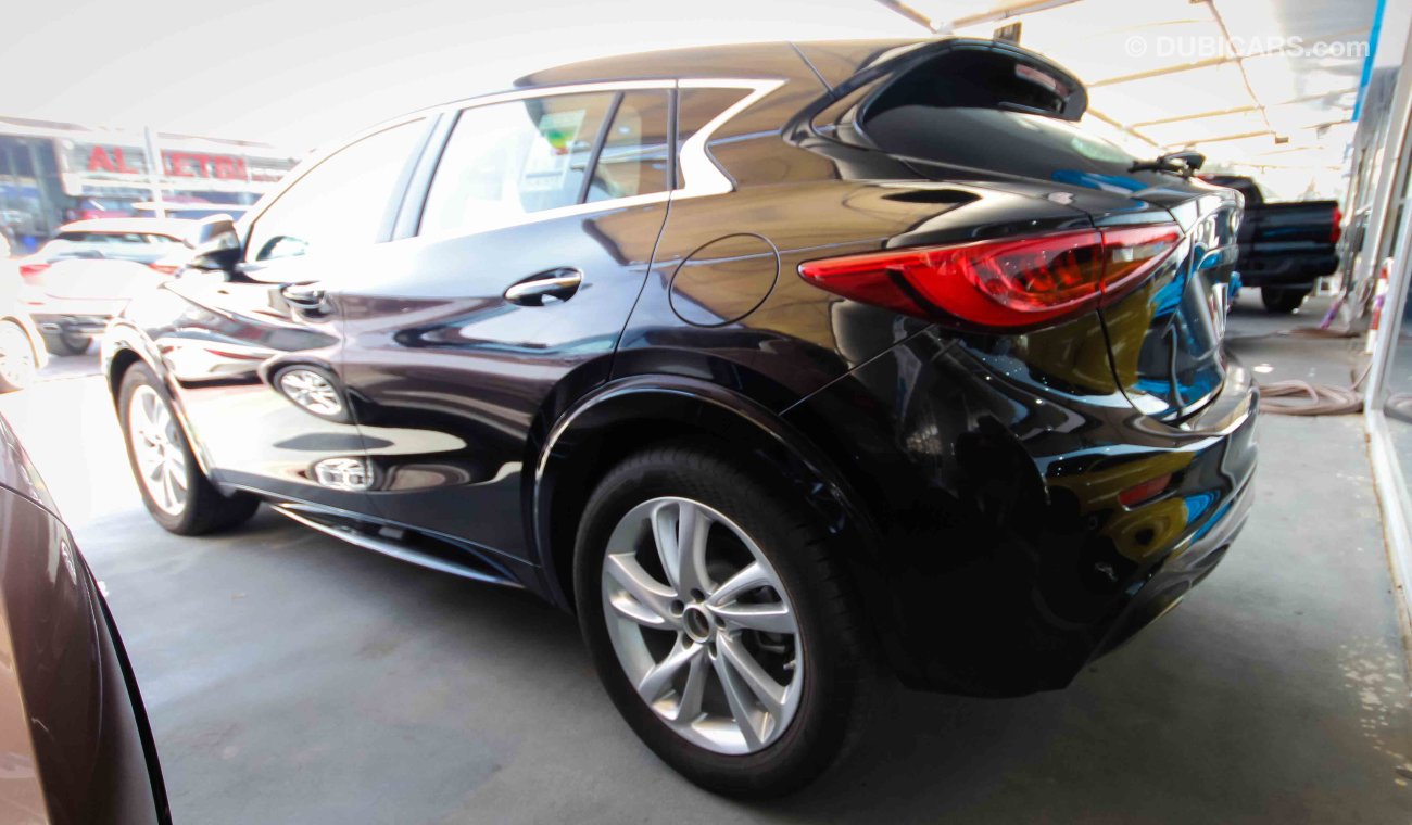 Infiniti Q30 4DR 1.6L