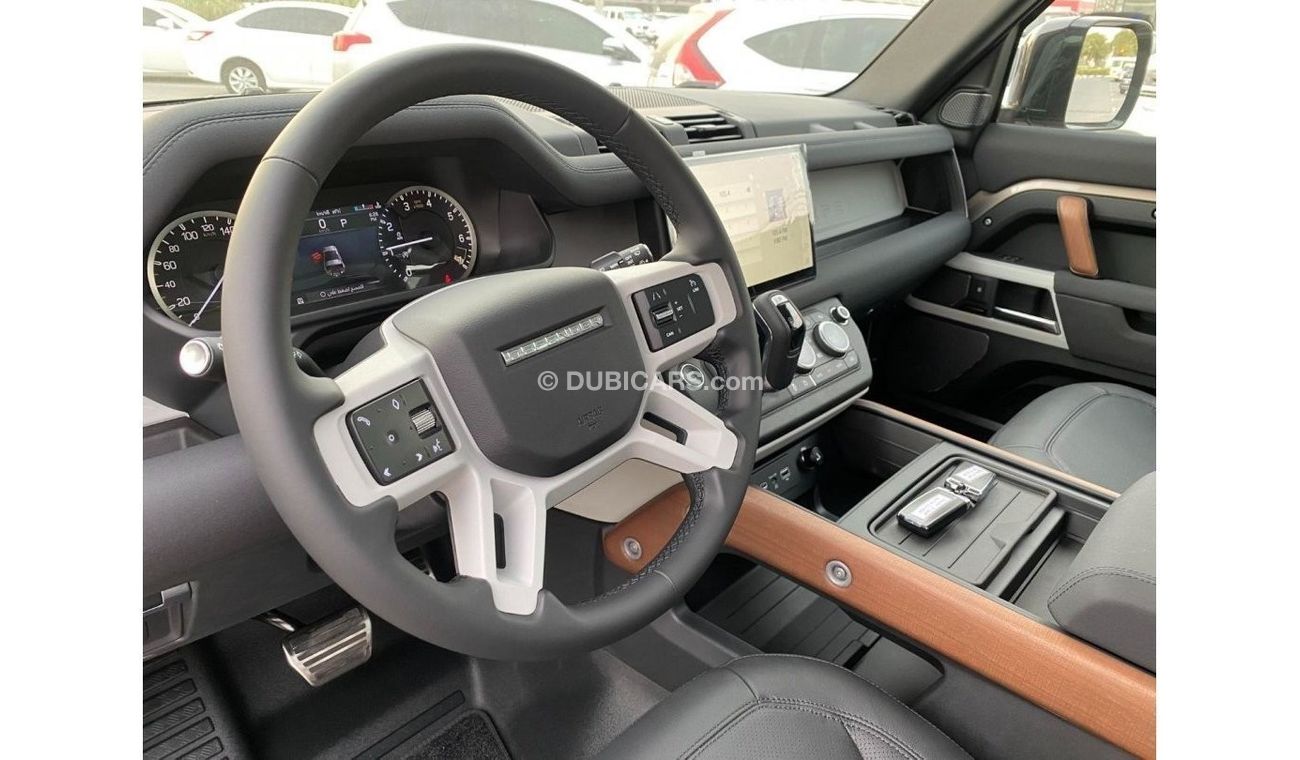 Land Rover Defender GCC SPE C UNDER WARRANTY AND SERVICE