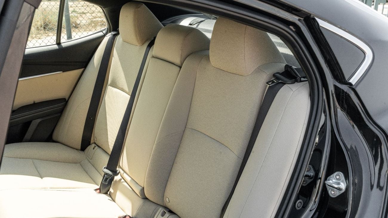 تويوتا كامري LE HEV 2026 Toyota Camry E-plus 2.5L AT Hybrid (Black-Beige)