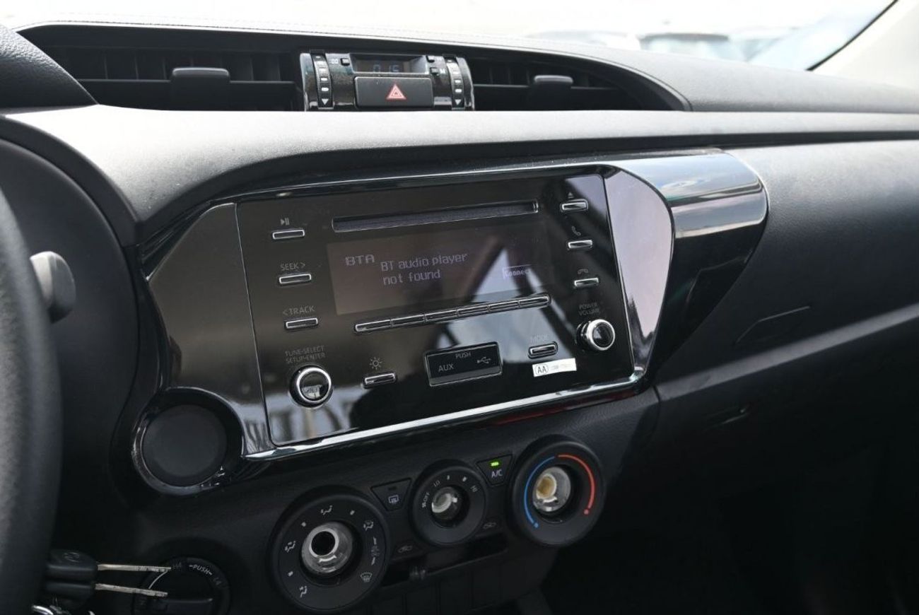 Toyota Hilux Toyota Hilux 2.4L Diesel Manual, 4WD Color White Model 2023