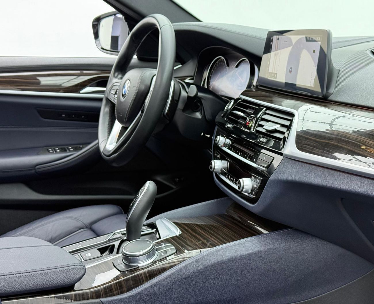 بي أم دبليو 530i Luxury M Sport Package 2.0L 2017 BWM 530i Luxury Line, Full BMW Service History, Very Low Km, Excell