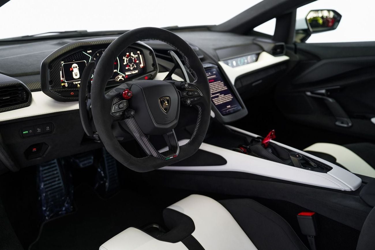 لامبورغيني ريفويلتو 6.5L V12 Hybrid