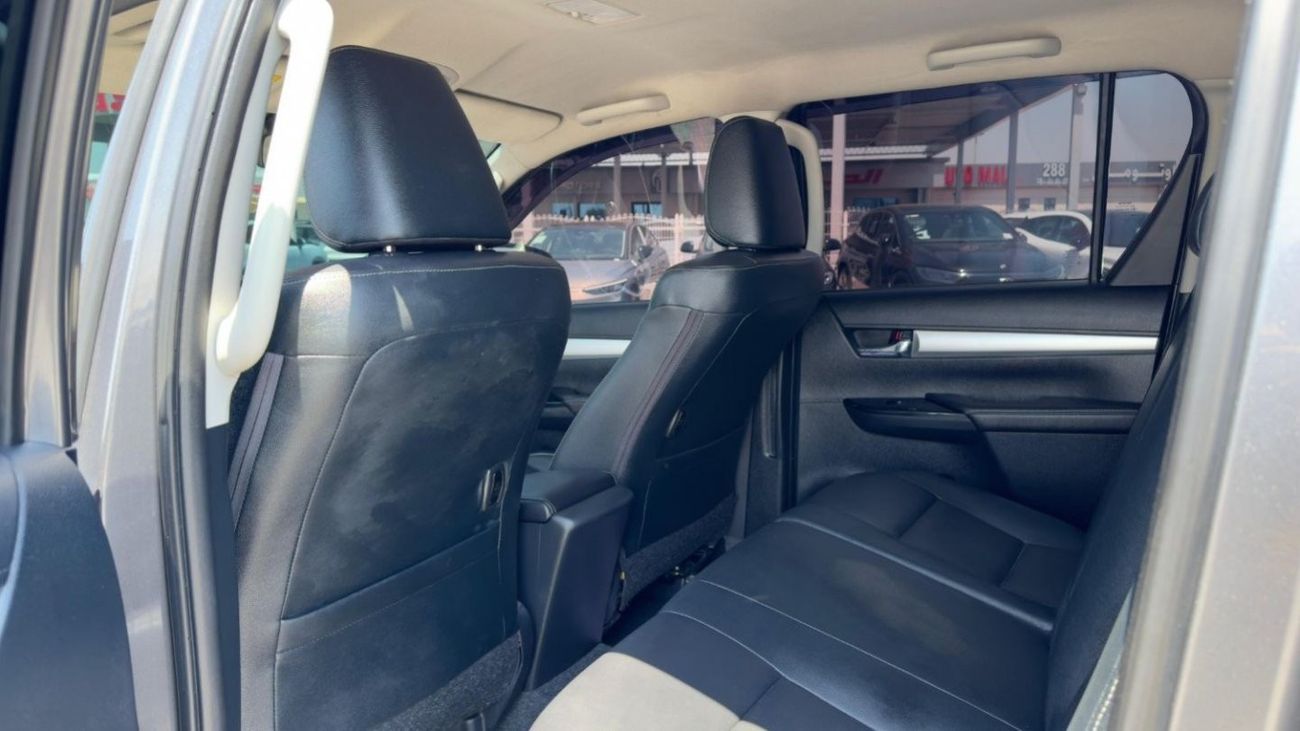 Toyota Hilux MODIFIED TO 2024 GR SPORT | AFTER MARKET SIDE FENDERS | 2.8L DIESEL | ROOF MOUNTED LED | RHD | 2017