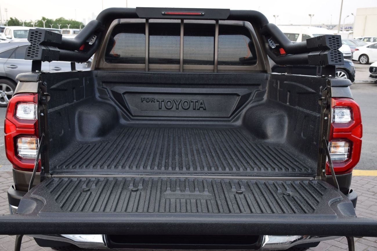 تويوتا هيلوكس S GLX 2.8L AWD M/T