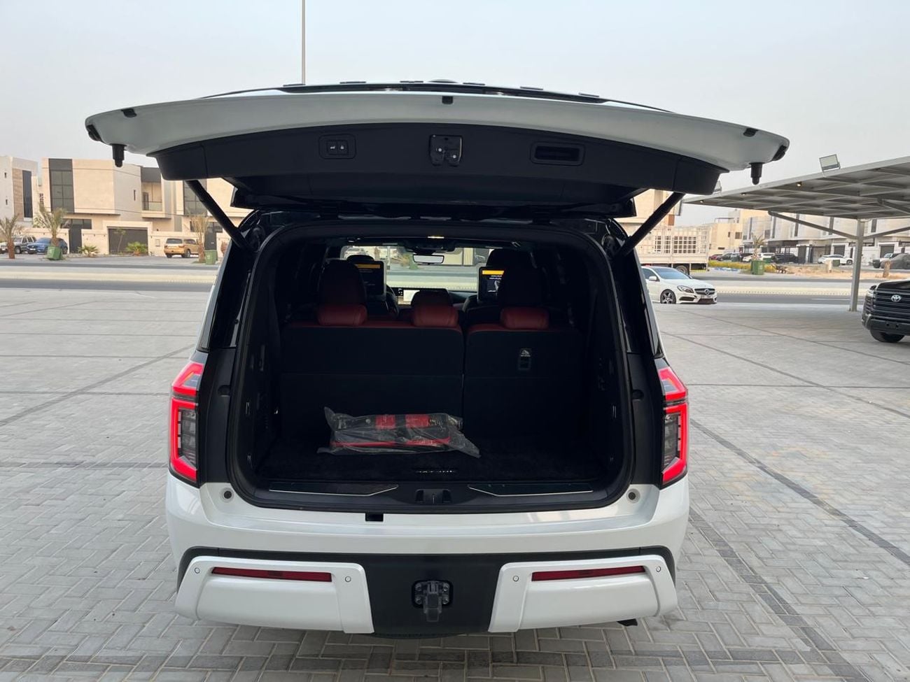 Nissan Patrol LE PLATINUM CITY TWIN-TURBO | CERTIFIED PRE-OWNED | AL MASOOD WARRANTY & SERVICE CONTRACT
