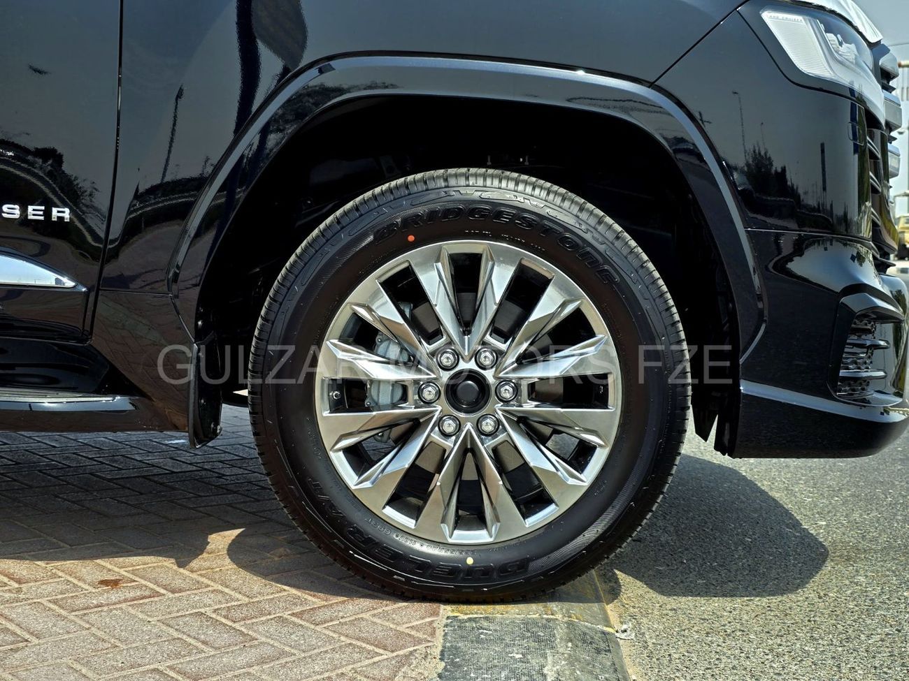 تويوتا لاند كروزر TOYOTA LC300 PETROL 3.5L VXR - Z - RADAR - FULLY LOADED - 2025 MODEL - BLACK INSIDE BLACK/RED - OMAN