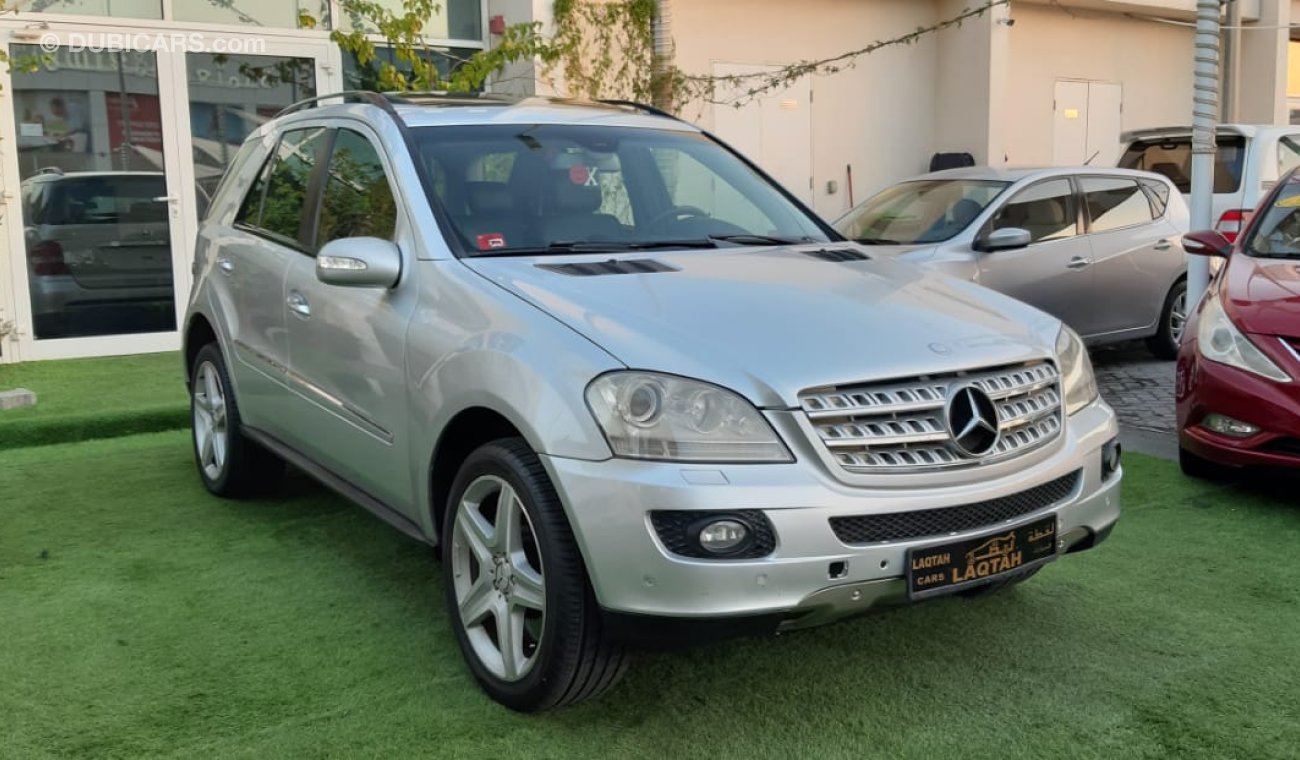 Mercedes-Benz ML 500 خليجى - رقم واحد - فتحة - جلد - رنجات - كاميرا خلفية بحالة ممتازة لاتحتاج لاى مصاريف