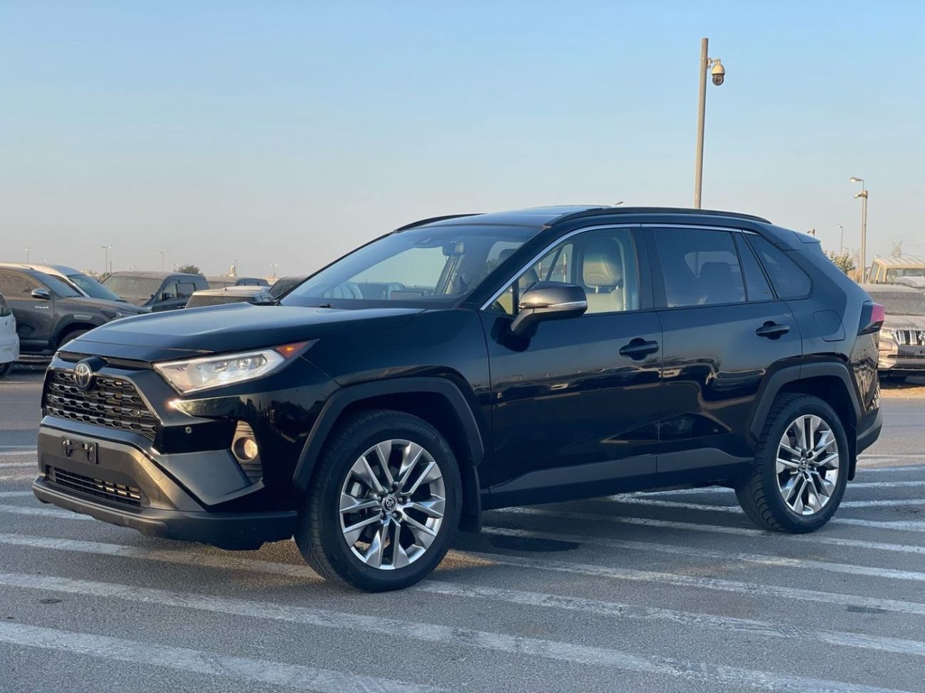 Toyota RAV4 2020 Toyota Rav4 Limited Edition XLE Premium Full Option - Full Sensors & Radar - Trunk Auto - Rear 