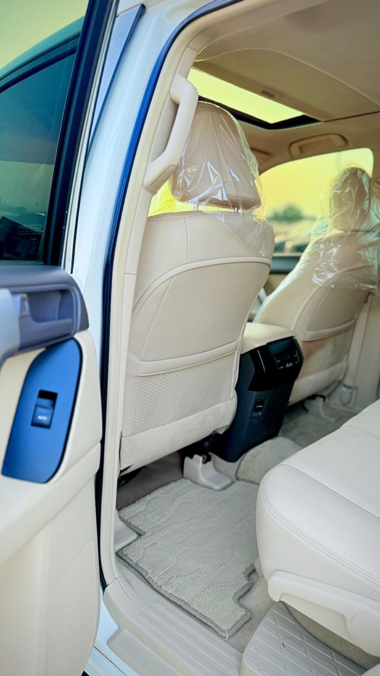 Toyota Prado VXR 2018 Model LHD Full Option GCC Specification Sunroof, Coolbox, Leather Seats, Electric Seats Top