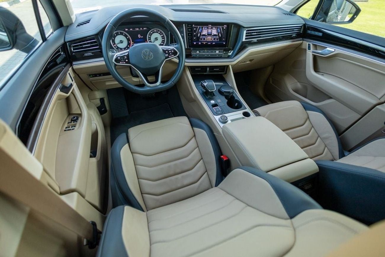 Volkswagen Touareg Atmosphere 3.0L Volkswagen Touareg 2023 GCC under Agency Warranty and Service Contract with Flexible