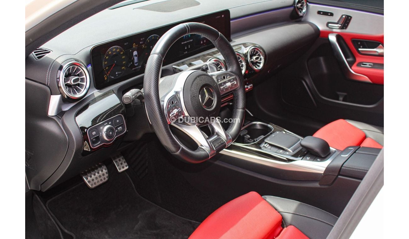 Mercedes-Benz A 35 AMG Premium + MERCEDES-BENZ A35 AMG