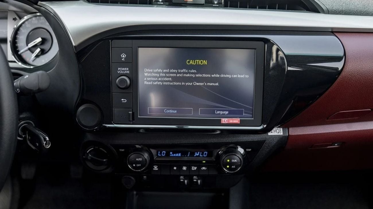 Toyota Hilux Toyota Hilux MT Sr5 2.7L petrol 2025 four wheels drives  4X4