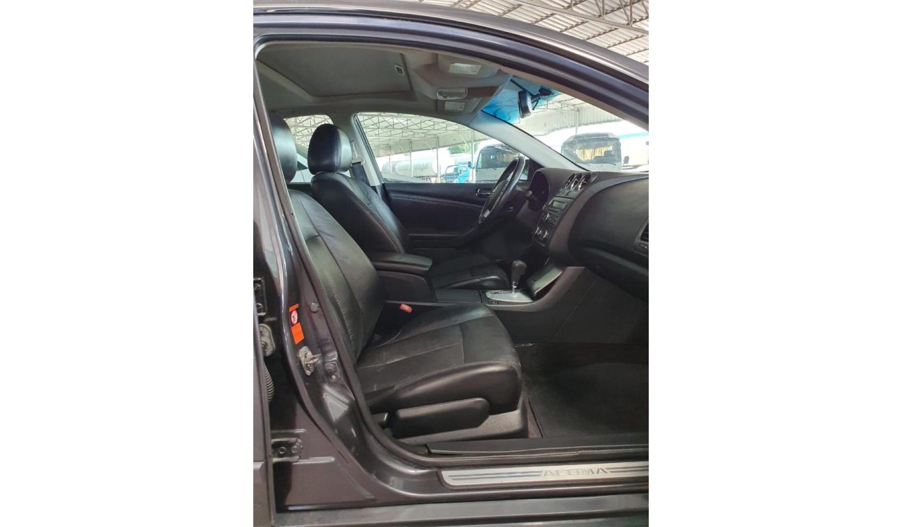 Nissan Altima LEATHER SEATS, SUNROOF, RTA PASSED-MINT CONDITION-AVAILABLE AT GOOD PRICE-LOT-129