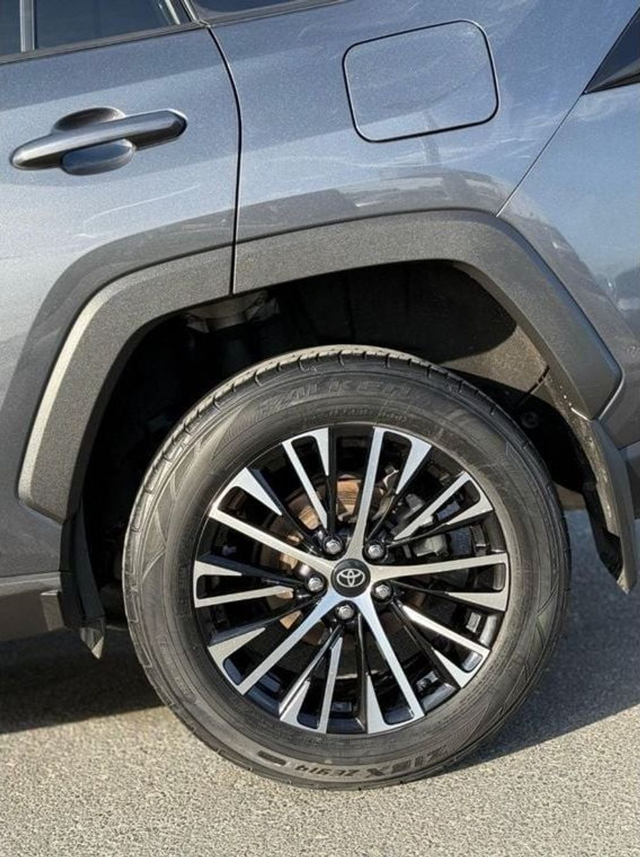 تويوتا راف ٤ 4WD 2.5L model