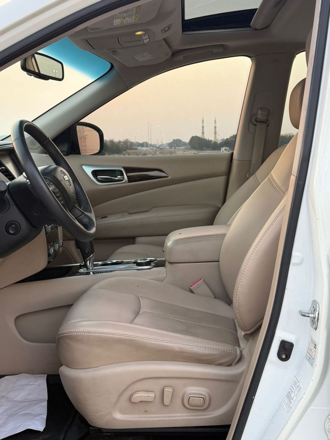 Nissan Pathfinder SL 3.5L (260 HP) 4WD Excellent condition inside and outside