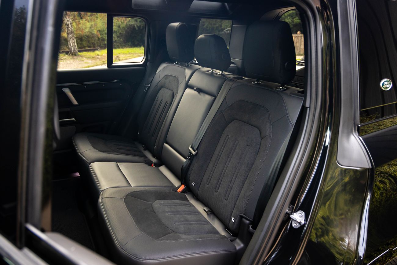 Land Rover Defender 110 DEFENDER V8 RHD