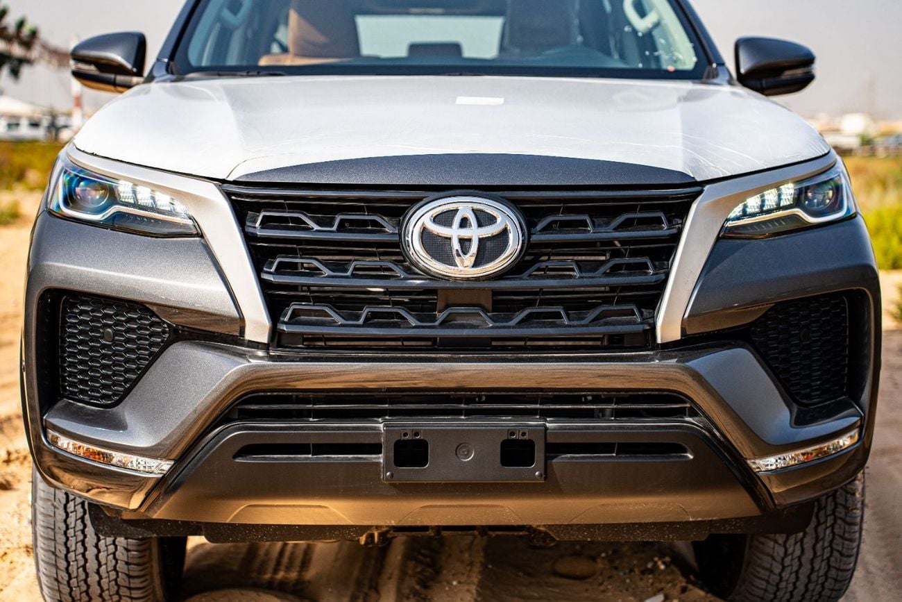 Toyota Fortuner Toyota Fortuner2025 5-Doors SUV 7-Seater Gray 2.4L Automatic 4x4