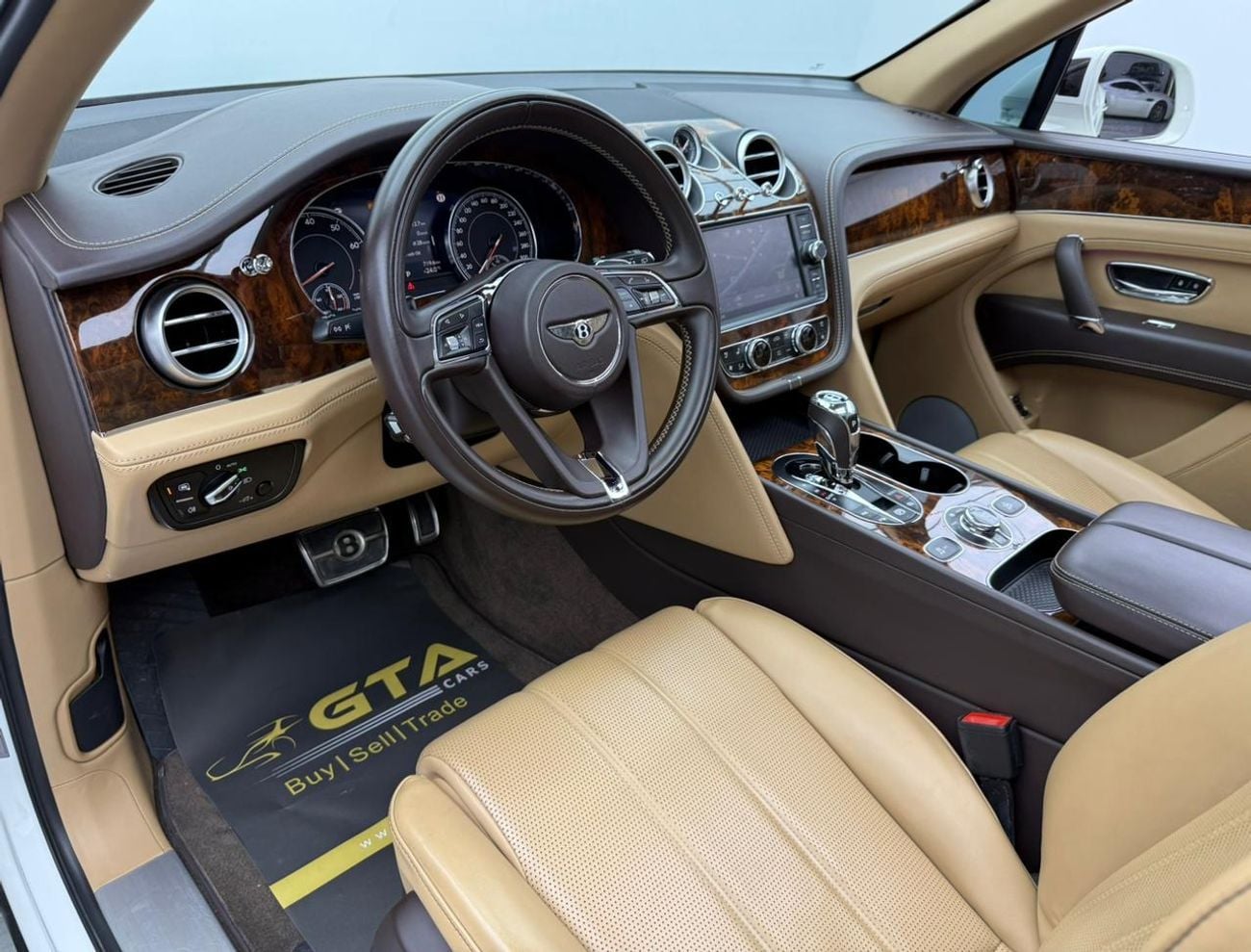 Bentley Bentayga 2018 Bentley Bentayga W12, Service History, Fully Loaded, Excellent Condition, GCC