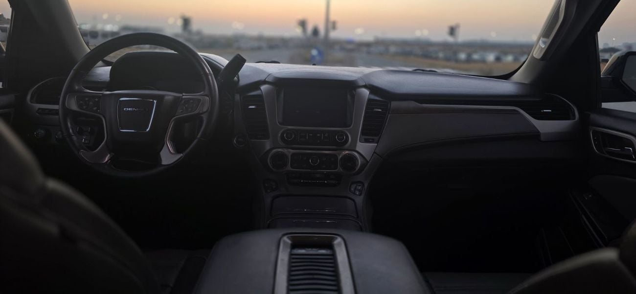 GMC Yukon DENALI PWR STEPS DENALI