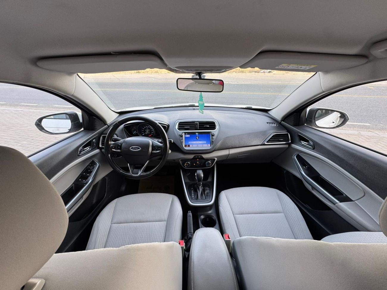 Ford Escort ECO CAR / GCC / BIG SCREEN / RIMS / APPLE ANDROID AUTO / IN PERFECT CONDITION