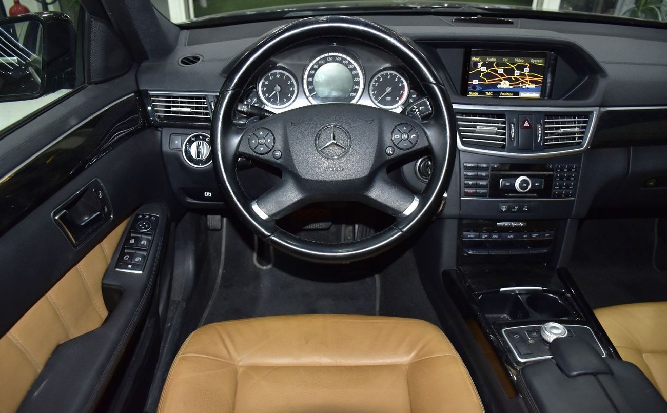 مرسيدس بنز E300 Mercedes Benz E300 ( 2011 Model ) in Burgundy Color GCC Specs