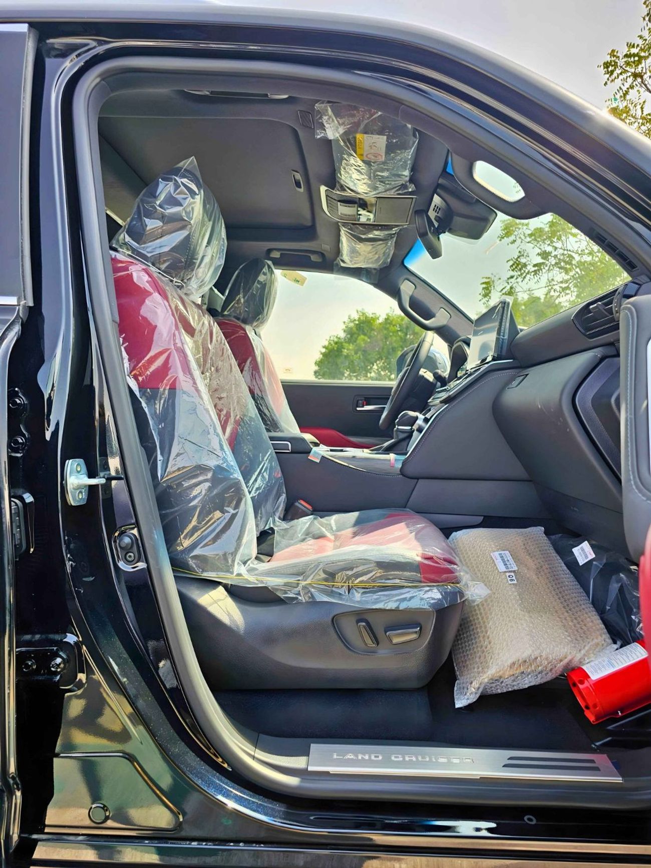 تويوتا لاند كروزر VXR-Z TWIN TURBO / 3.5L PETROL V6 4WD / RADAR / 12.3" DVD+JBL / HEADUP DISPLAY (CODE#LCVXRZOM)