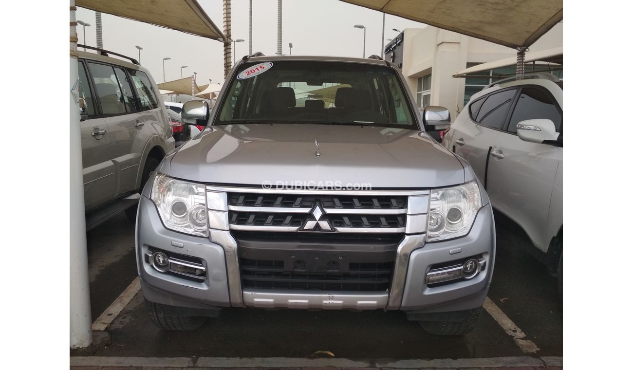 ميتسوبيشي باجيرو 2015 فضى رقم 1 خليجى حالة وكالة بدون حوادث ممتاذة ماشية قليل