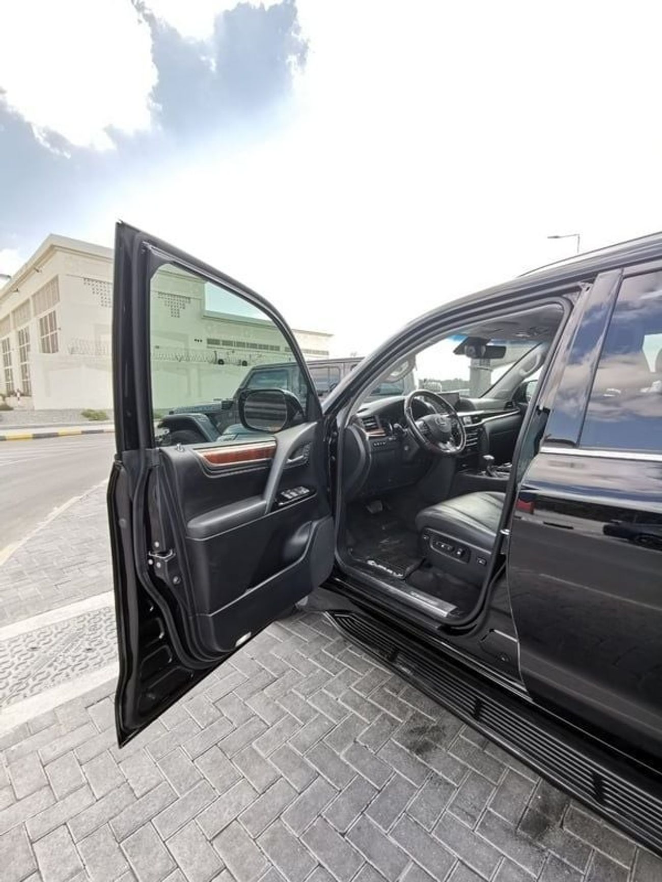 لكزس LX 570 Platinum 5.7L Lexus LX570 - 2020 - Black